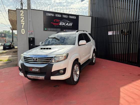 TOYOTA HILUX SW4 3.0 SRV 4X4 7 LUGARES 16V TURBO INTERCOOLER DIESEL 4P AUTOMÁTICO